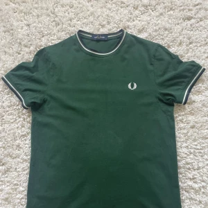 Fred Perry T shirt - Storlek XS passar S 