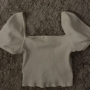 Topp - Använd några gånger men så gott som ny, väldigt fin❣️