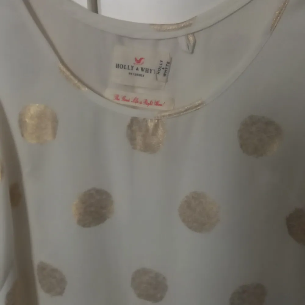 White top with golden dots. Size S. Shipping is not included.. Toppar.