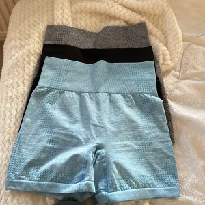 Liknande Gymshark shorts - Säljer ett par liknade gymshark shorts! 3 st för 200kr storlek S 