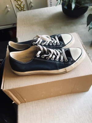 Låga Converse - Svarta låga Chuck Taylors