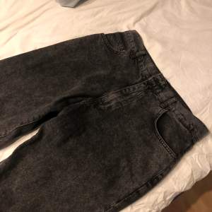 Ett fint par woodbird jeans i fin färg     Endast andvända Max 5 gånger 