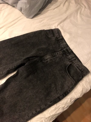 Jeans  - Ett fint par woodbird jeans i fin färg     Endast andvända Max 5 gånger 