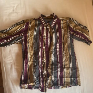 Skjorta - Somrig skjorta. Thriftad. Flowy. Mega fin