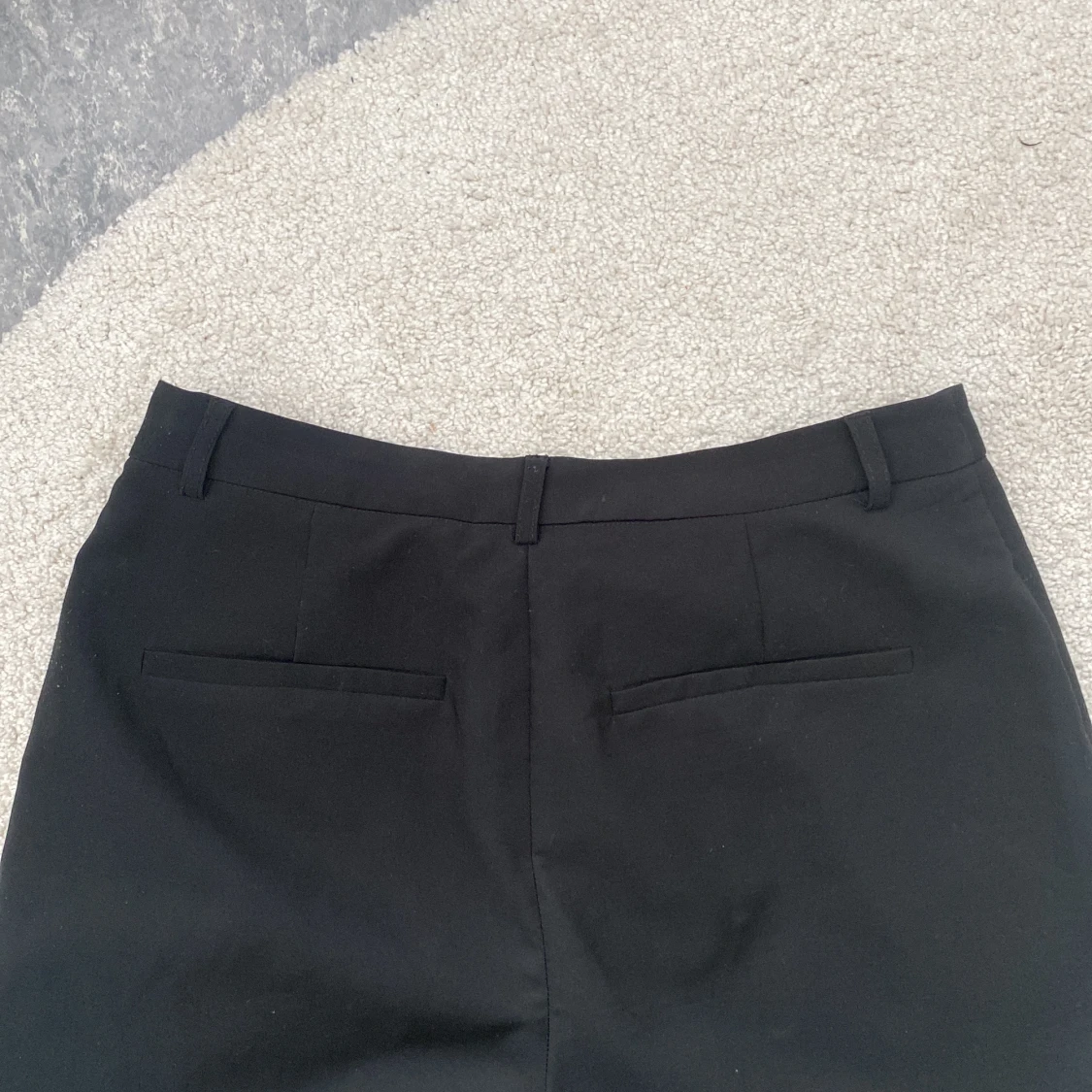 Kostymbyxor med slits från NAKD - 90