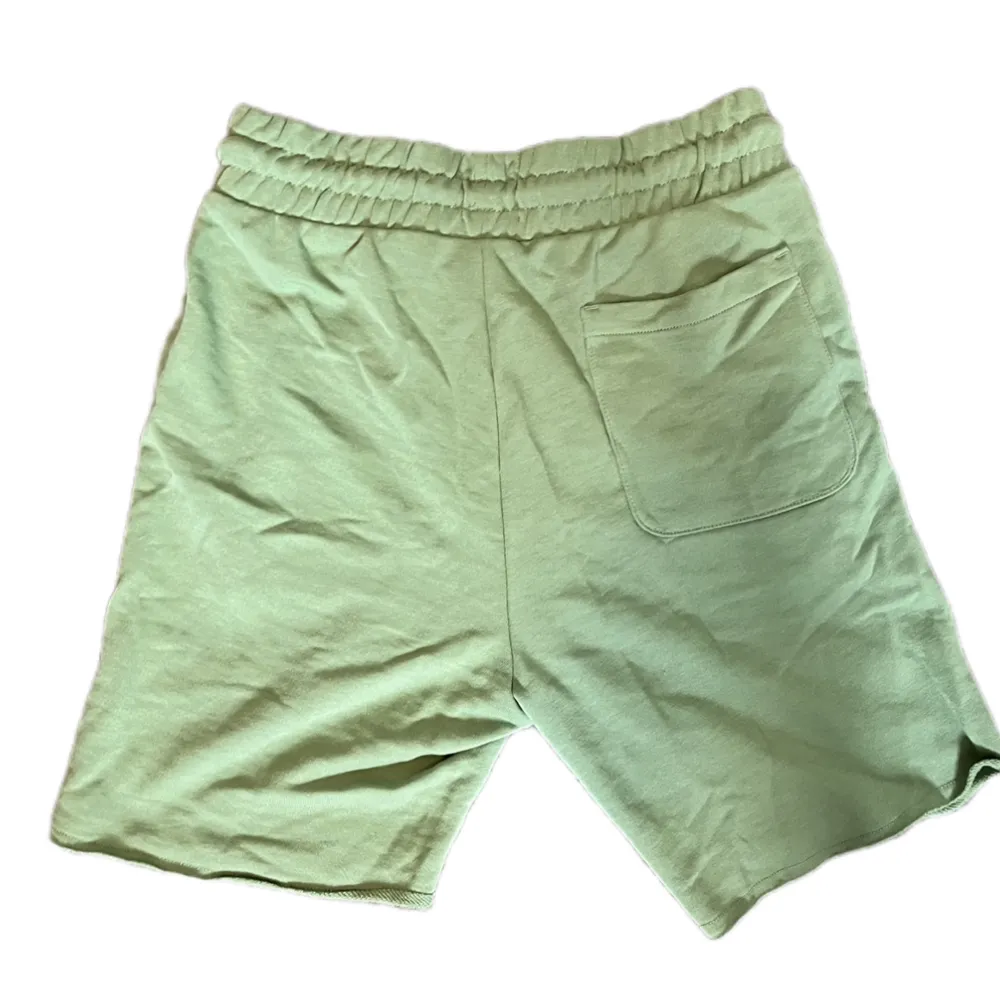 ett par gröna hm shorts storlek S i perfekt skick. Shorts.