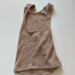 Topp sälja i ny skick - Den här toppen är i utmärkt skick, köpte den för några månader sedan men har aldrig använt den. 