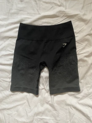 Gymshark adapt Ombre shorts - Aldrig använda endast testade. Nypris är 500kr säljes för 250kr. 