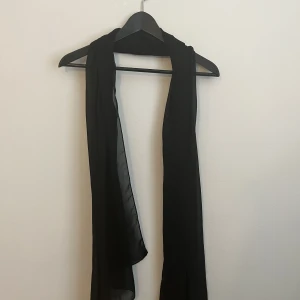 Svart tunn scarf - Aldrig använd 