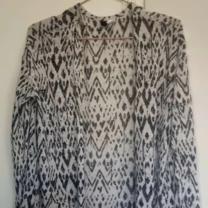 Mönstrad kofta - Mönstrad kofta från H&M snygg till skinnjacka eller den färgglada sommarklänningen 