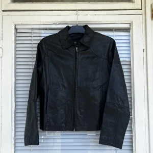 Vintage läderjacka leatherjacket skinnjacka bikerjacka motorcykeljacka läder vintage leather jacka motojacket  - Vintage läderjacka (äkta läder) strl: S/M,  fint skick. 