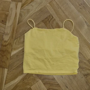 Sommartopp - Säljer sommar topp pga inte använder längre 