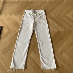 Crémevita jeans - Superfina jeans från danska märket Global Funk, nypris ca 800kr, i toppskick🫶💖
