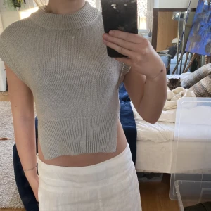 Topp - Topp från Ginatricot. Storlek XS. Inga defekter. 90 kr+frakt eller bud🫶🏼