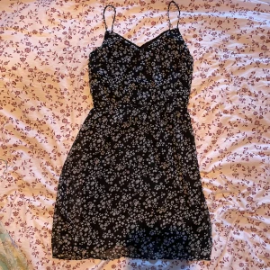 Klänning från Vero Moda  - Klänning från Vero Moda i storlek M. Väldigt bra skick! 