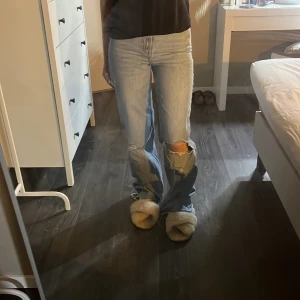 Jeans - Säljer dessa fina jeansen ifrån zara