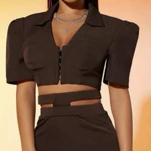 Korsett topp  - Supersnygg kavaj/korsettopp som är tyvärr aldrig kommit till användning för mig🤎perfekt till fest! 