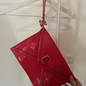 Guess clutch - Big and thin rednpink cluth from GUESS.  Condition: New- never used.