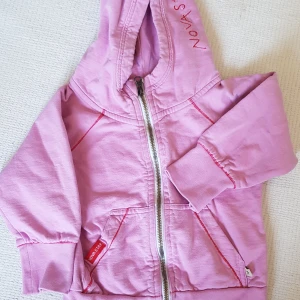 Nova Star Flick tröja hoddie - Fin rosa tröja sparsamt använd inga defekter fin och i nyskick Köpt för 399 💞