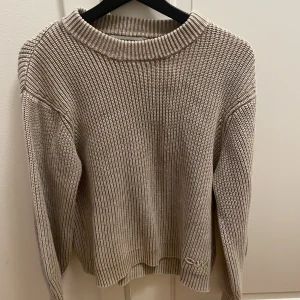 CW beige stickad tröja - Aldrig använd!!
