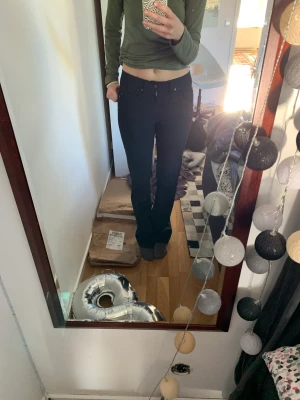 Lågmidjade kostymbyxor - Ganska stretchiga och långa på mig som är 177!