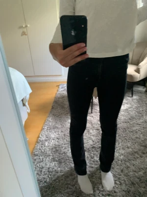 Svarta Jeans  - Svarta Jeans  Asos  Strl. 32 150kr 