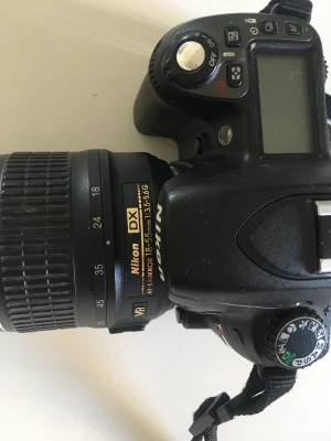 Nikon kamera - Säljes i befintligt skick. Laddare behövs och minnes kort men fungerar som den ska.  Riktigt fina kort