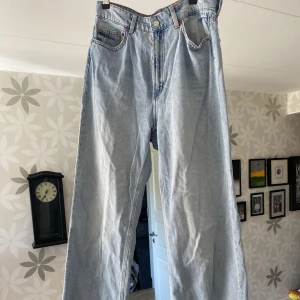 Jeans  - Långa jeans från HM! Är 1.73 och de är långa på mig :) 