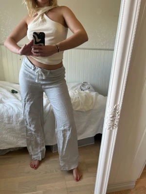 Lågmidjade linnebyxor  - Egensydda Lågmidjade linnebyxor, långa ben, passar mig som är 172, justerbar i midjan 