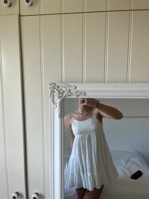 Sommarklänning  - Draperad klänning från zara, strl M 