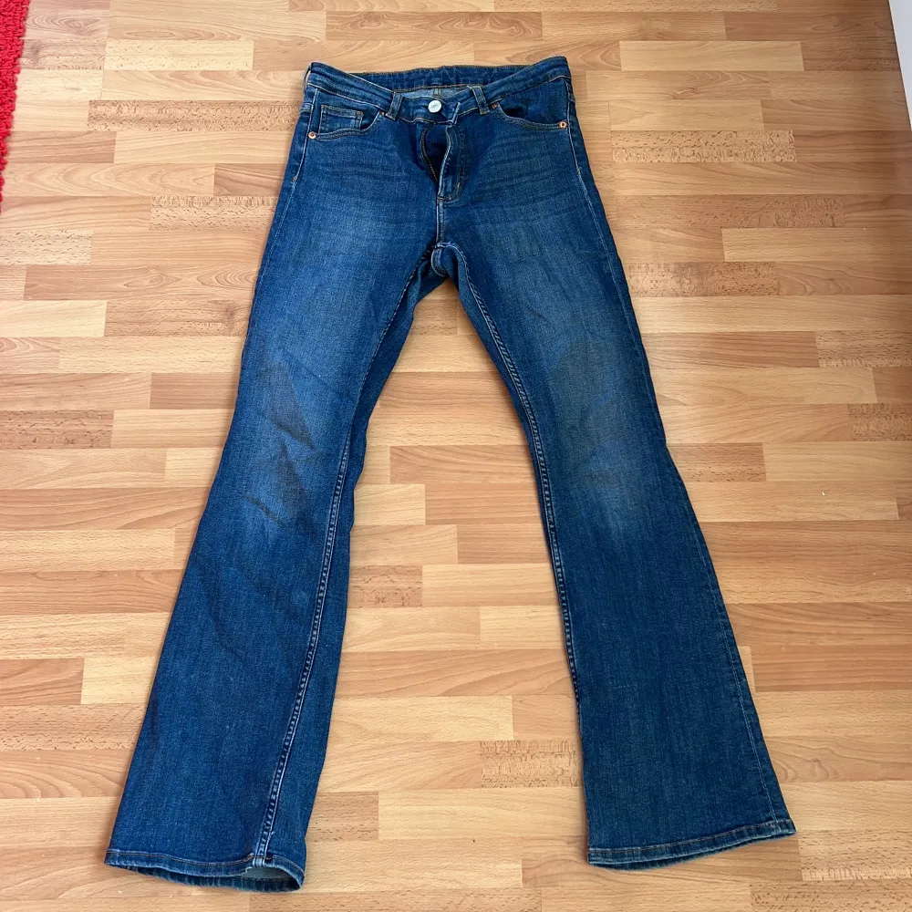 Bootcut monki jeans, storlek 30 . Jeans & Byxor.