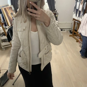 Vår jacka  - En jätte fin vårjacka från hm😍