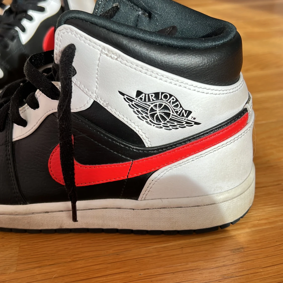 Jordan 1 crimson red  - 90