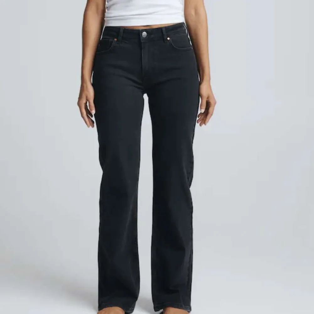 Så snygga jeans! Strl 30-32💕Använda typ 2 ggr så 10/10 skick💞nypris 699 säljer för 400kr🛍️ använd gärna ” köp nu ”. Jeans & Byxor.