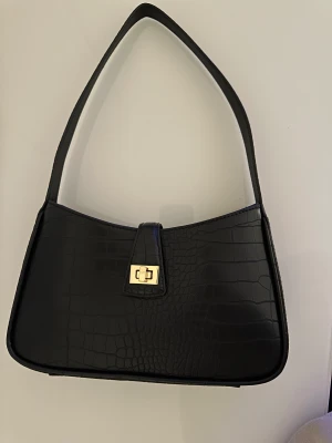 Väska - Väska från H&M, helt oanvänd 