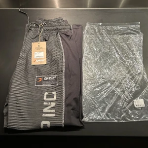 Gasp Byxor - Helt nya och oanvända Gasp byxor Storlek Medium Regular