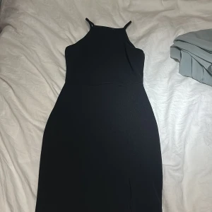 Klänning  - Svart enkel klänning 