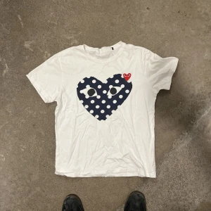 Gammal cdg tröja - Har haft den i fyra år men den är i bra skick. Storlek S