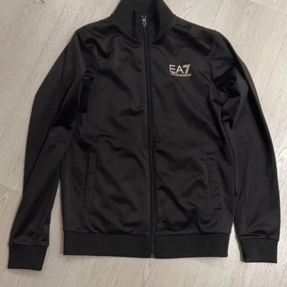 Set med byxa och tröja EA7 - 90