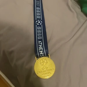 Äkta Champions League medalj - Äkta Champions League medalj från finalen 2007 när AC Milan vann, bärd av Gennaro Gattuso. Pris kan diskuteras 