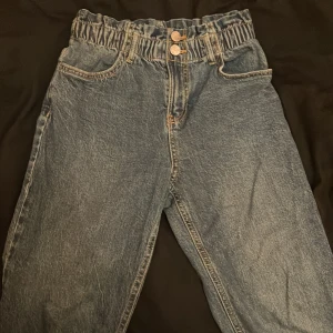 Jeans byxor - Nästan oanvända jeans, storlek 140 ~10 år. 