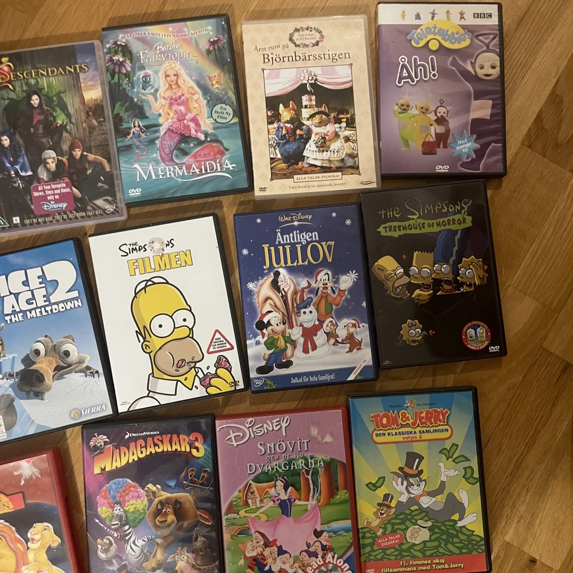 Blandade CD skivor, Barbie, Bratz, The Simpsons - 90