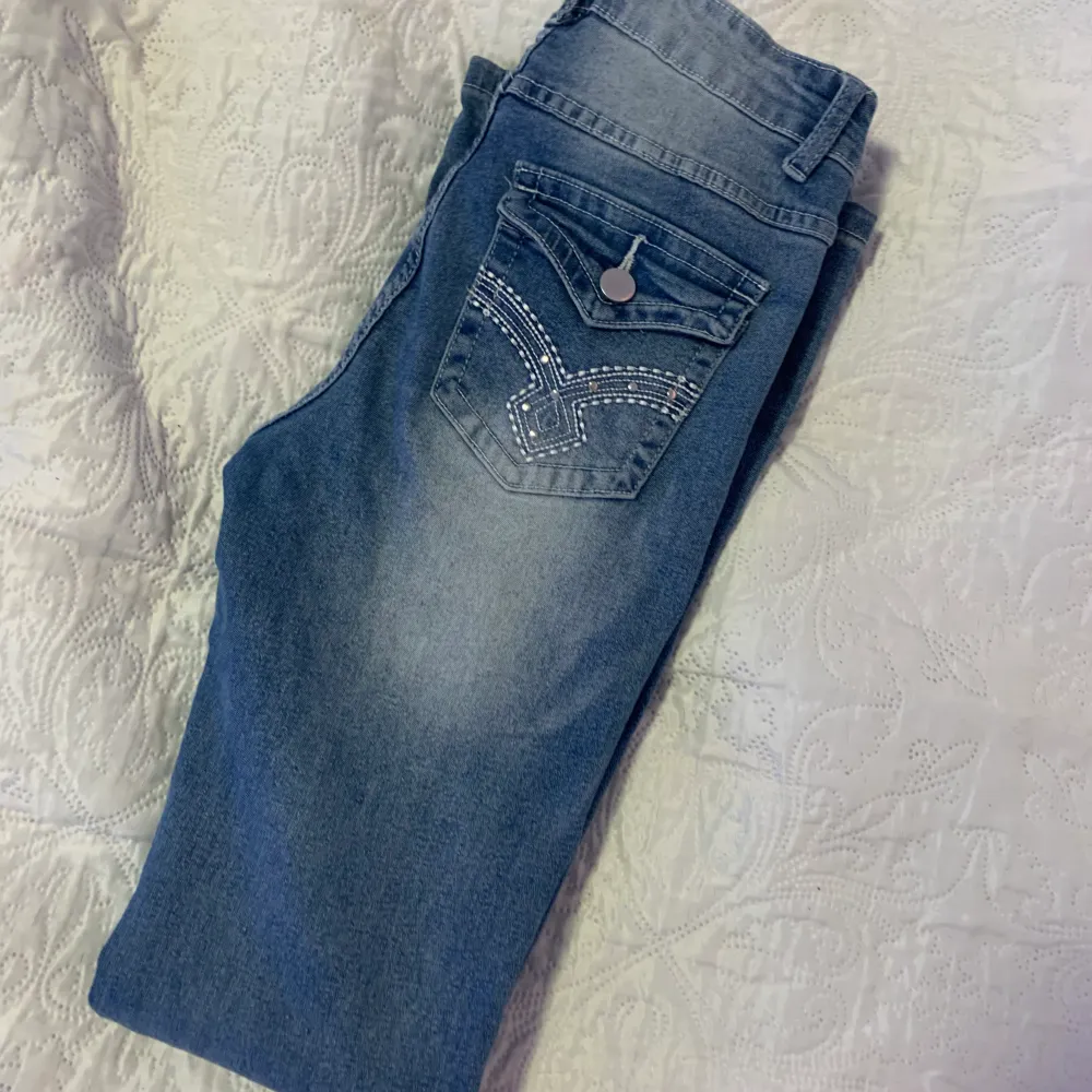 Jeans från Shein med fina fickor. Jeans & Byxor.