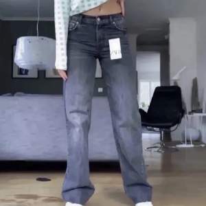 Gråa jeans från zara i storlek 38/36💕