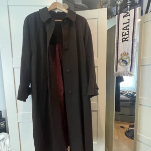 Dinomoda Kappa  - Säljer denna kappa som är i ett använt skick men ändå väldigt välvårdad, 