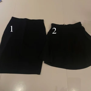 Svart kjol - Två svarta kjolar med olika passform🖤Skriv gärna vid frågor och fler bilder✨En för 50 kr