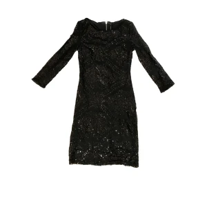 Paljett mönstrad klänning  - Jätte festlig klänning med paljetter  den har trekvarts ärmar och dragkedja i ryggen. Den är i storlek XS💕