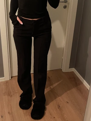 kostymbyxor  - kostymbyxor från venderby’s!🤎