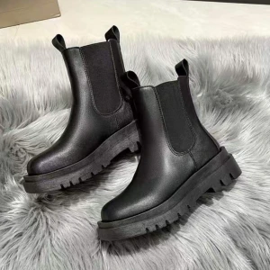 Skor - Säljer dessa helt nya skor i storlek 37. Oanvända 