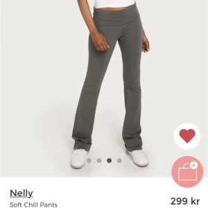 Yogapants - Säljer dessa yoga pants från Nelly, endast använda 1 gång!!💓💓